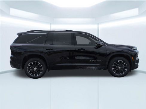 New 2026 Chevrolet Traverse LT w/ Sun and Wheel Package FWD image 7