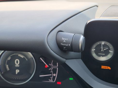 Used 2025 Lexus ES 300h w/ Premium Package image 38