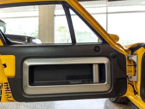 Used 2005 Ford GT RWD image 36