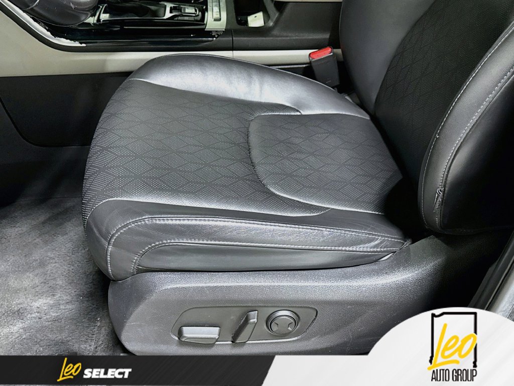 Used 2022 Kia Carnival EX FWD image 21