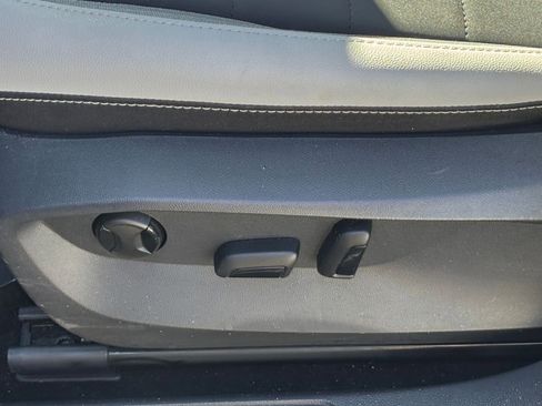 Used 2025 Volkswagen Taos SE image 23