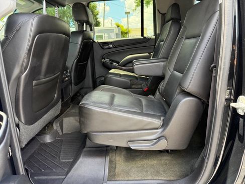 Used 2015 Chevrolet Suburban LT image 24