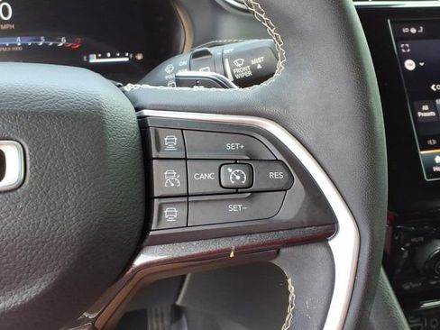 Used 2023 Jeep Grand Cherokee Altitude AWD/4WD image 21
