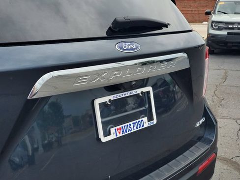 Used 2023 Ford Explorer XLT w/ Equipment Group 202A AWD/4WD image 33
