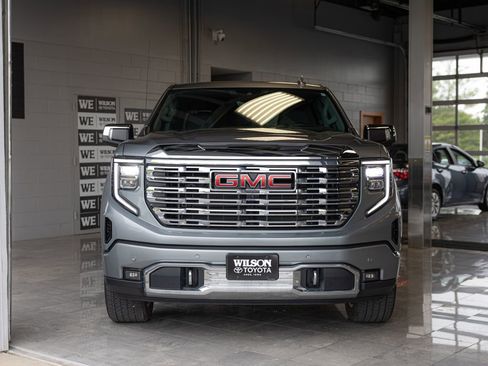 Used 2025 GMC Sierra 1500 Denali w/ Denali Reserve Package AWD/4WD image 3