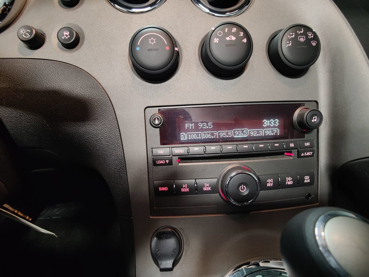 Used 2008 Pontiac Solstice GXP w/ Premium Package RWD image 27