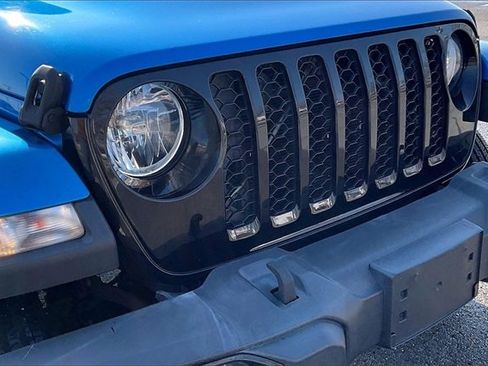 Used 2021 Jeep Gladiator Willys image 25
