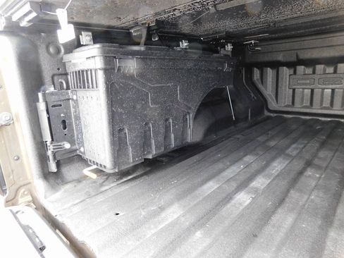 Used 2024 GMC Canyon Denali image 9