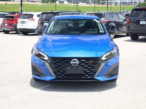 Used 2025 Nissan Altima 2.5 SR FWD image 2