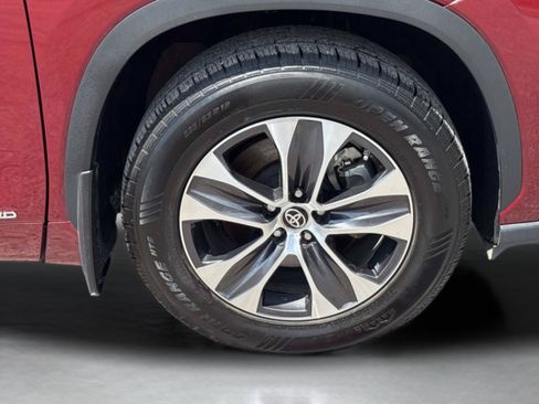 Used 2020 Toyota Highlander XLE AWD/4WD image 35