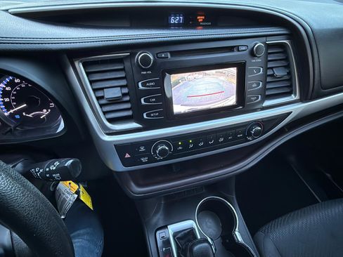 Used 2019 Toyota Highlander LE image 21