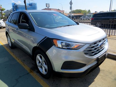 Used 2020 Ford Edge SE image 3