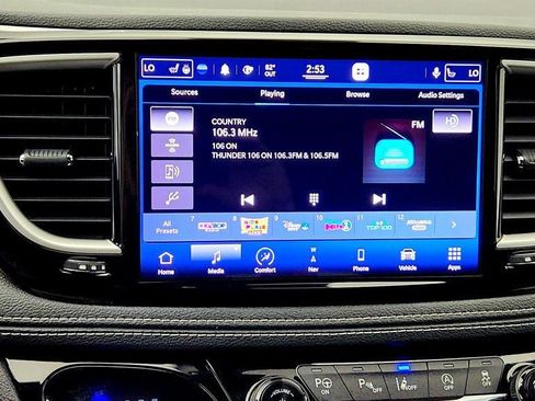 Used 2021 Chrysler Pacifica Touring-L w/ Premium & Safety Sphere Group AWD/4WD image 18