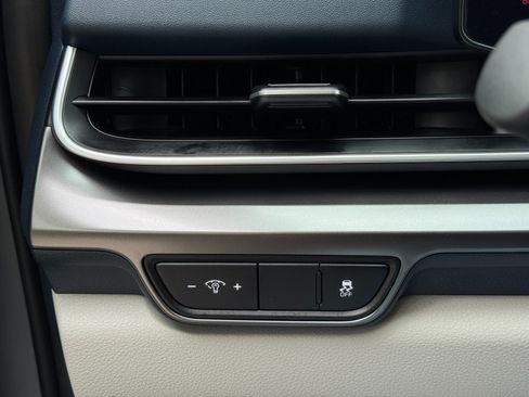 Used 2025 Kia Carnival SX Prestige FWD image 19