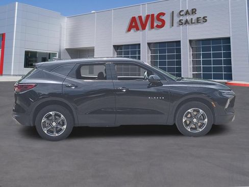 Used 2025 Chevrolet Blazer LT FWD image 5