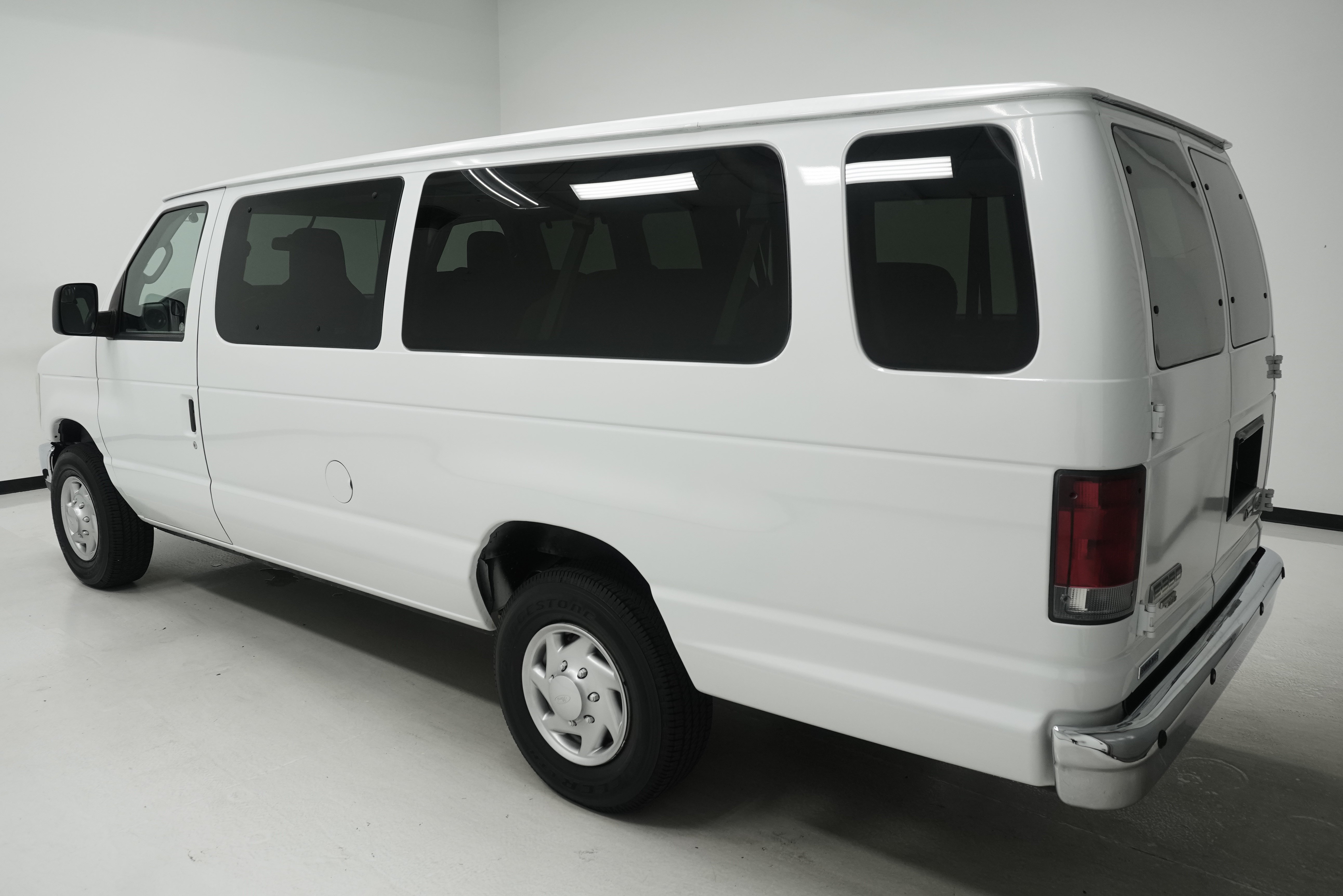 Used 2014 Ford E-350 and Econoline 350 XLT RWD image 5
