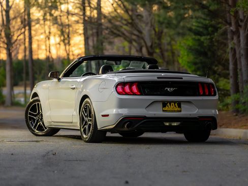 Used 2022 Ford Mustang Premium image 4