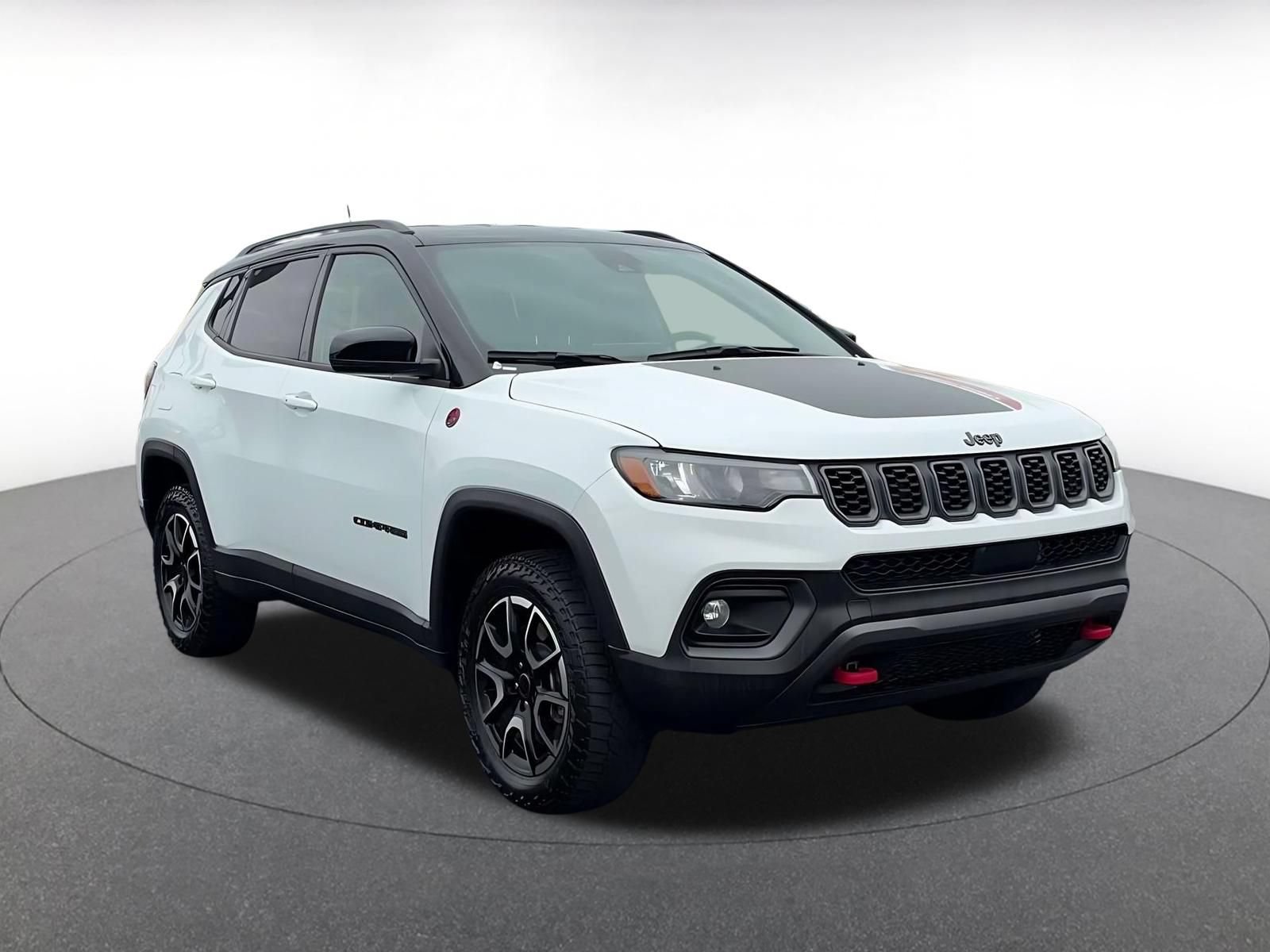 Used 2025 Jeep Compass Trailhawk AWD/4WD image 3