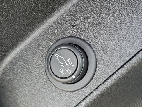 Used 2020 Chevrolet Equinox LT FWD image 22