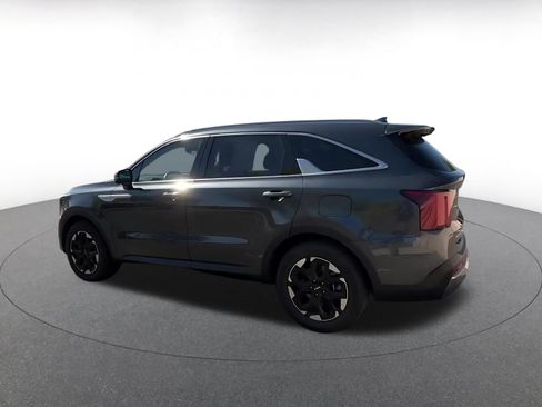 Used 2024 Kia Sorento S FWD image 8