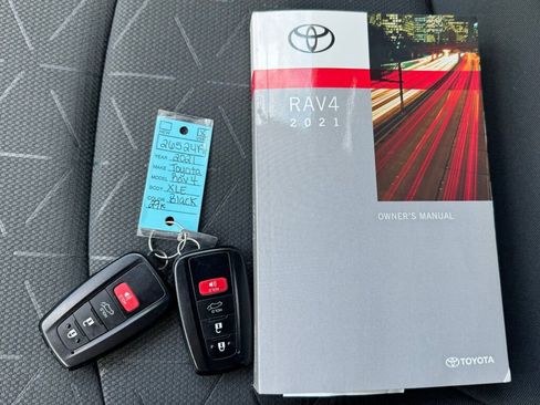 Used 2021 Toyota RAV4 XLE w/ Convenience Package AWD/4WD image 32