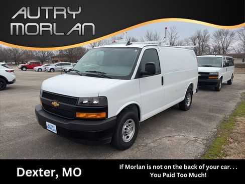 Used 2025 Chevrolet Express 3500 w/ Driver Convenience Package image 1