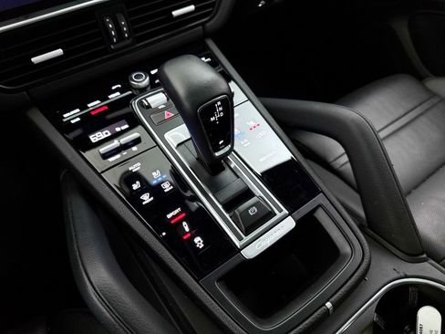 Used 2023 Porsche Cayenne Platinum Edition AWD/4WD image 28