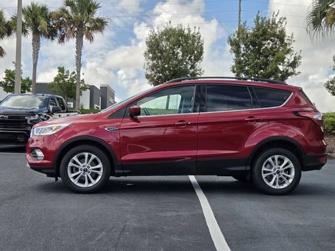 Used 2018 Ford Escape SE w/ SE Sync 3 Package FWD image 3