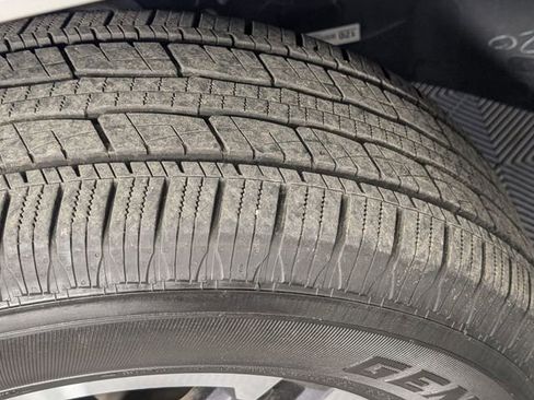 Used 2024 Toyota Tacoma TRD Sport w/ TRD Sport Upgrade Package image 8