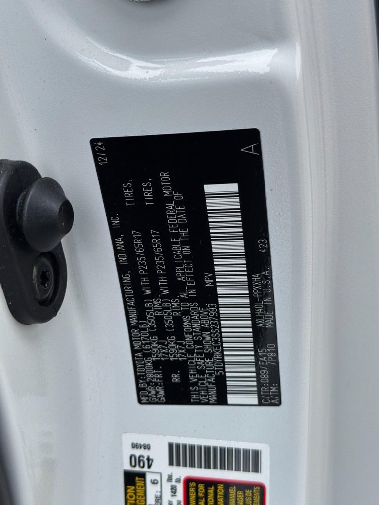 Used 2025 Toyota Sienna XLE FWD image 35