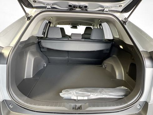 Used 2025 Toyota RAV4 XLE FWD image 34
