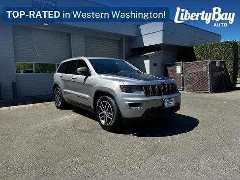Used 2017 Jeep Grand Cherokee Trailhawk w/ Trailhawk Luxury Group AWD/4WD image 4