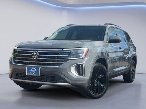 New 2026 Volkswagen Atlas SE FWD image 1