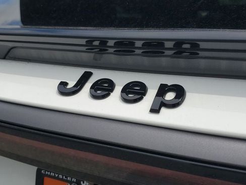 Used 2024 Jeep Wagoneer Launch Edition AWD/4WD image 8
