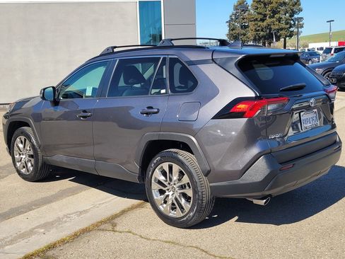 Used 2021 Toyota RAV4 XLE Premium image 6