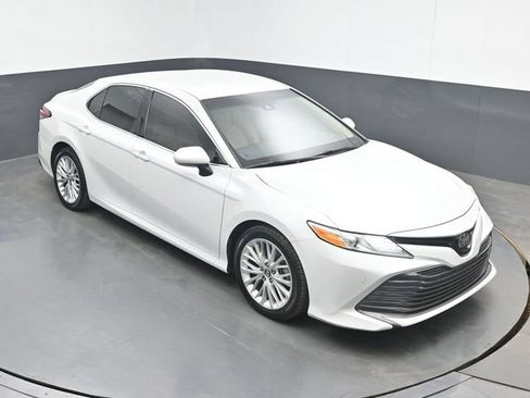 Used 2018 Toyota Camry XLE FWD image 13