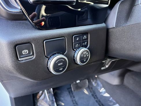 Used 2024 GMC Sierra 1500 SLT image 27