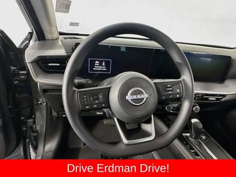 Used 2025 Nissan Kicks SV AWD/4WD image 11