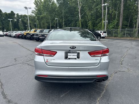 Used 2016 Kia Optima EX w/ Option Group 040 FWD image 8