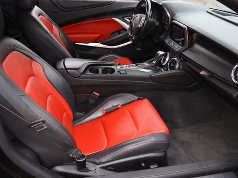 Used 2019 Chevrolet Camaro LT RWD image 17