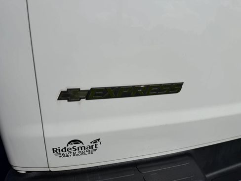 Used 2019 Chevrolet Express 2500 w/ Driver Convenience Package RWD image 32