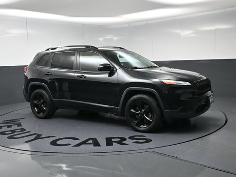 Used 2016 Jeep Cherokee Sport w/ Cold Weather Group AWD/4WD image 2