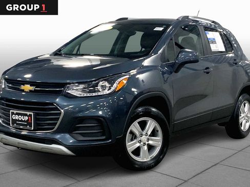 Used 2022 Chevrolet Trax LT w/ LT Convenience Package image 1