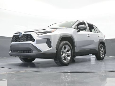 Used 2024 Toyota RAV4 LE AWD/4WD image 44
