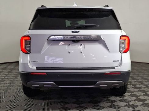 Used 2020 Ford Explorer XLT w/ Equipment Group 202A image 8