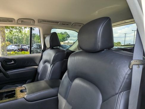 Used 2017 INFINITI QX80 4WD w/ Driver Assistance Package image 14