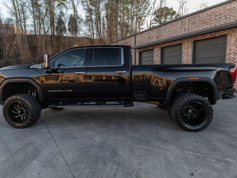 Used 2022 GMC Sierra 3500 Denali image 4