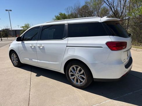 Used 2020 Kia Sedona EX image 3