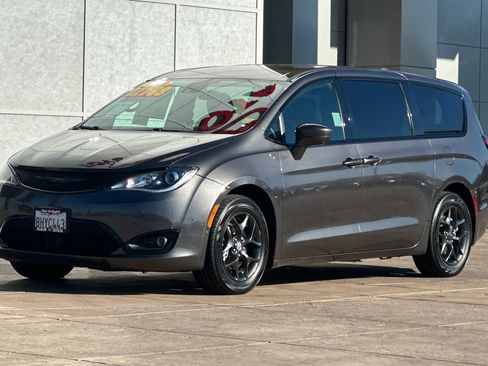 Used 2019 Chrysler Pacifica Touring Plus w/ Advanced Safetytec Group image 8