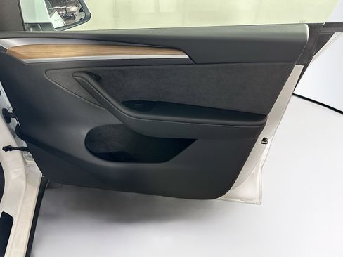 Used 2024 Tesla Model Y Long Range image 30